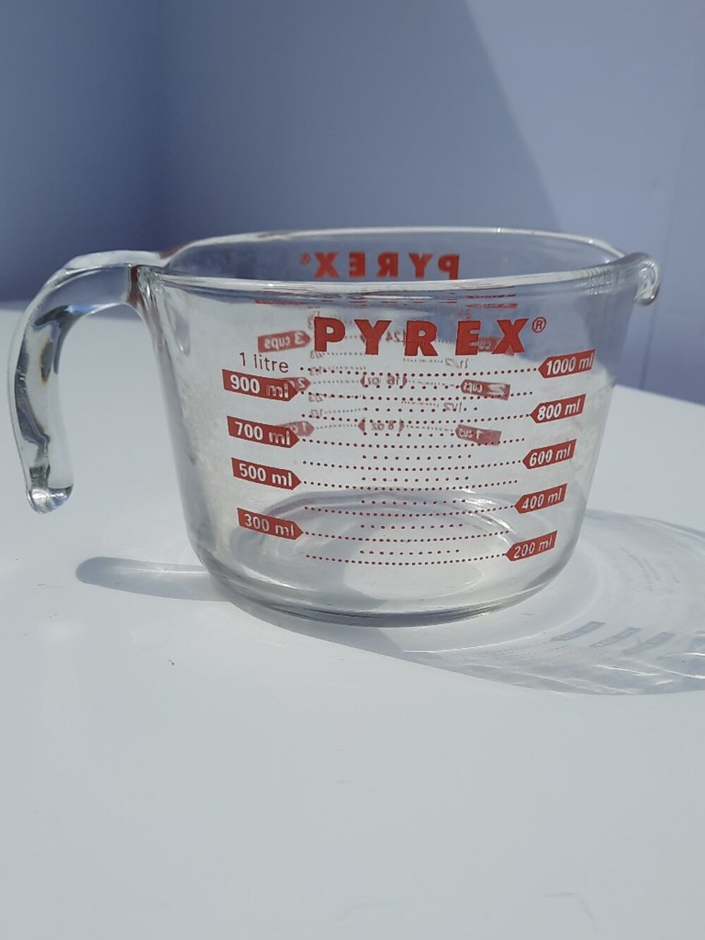 Pyrex Glass 32 oz Liquid Measuring Cup Red Markings Handle Pour Spout